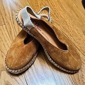 Born drilles NEW Suede slip ons